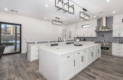 Camelback East House | Arcadia/Biltmore 2023 Build - Heated Pool - 4 bedroom 4.5 bath - PRIME LOCATION