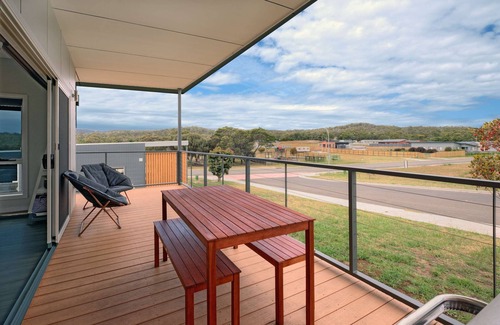 Coles Bay House | Archella 2 - Beautifully appointed, close to golf course & play ground