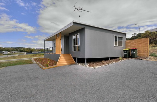 Coles Bay House | Archella 2 - Beautifully appointed, close to golf course & play ground