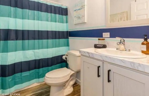 Shorewood-Tower Hills-Harbert House | Archer's Retreat-Sleeps 10-1/2 mile to Lake Michigan! Pet/Kid Friendly