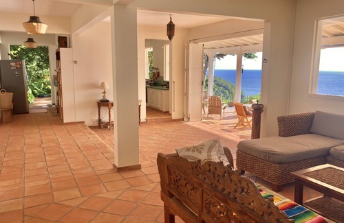Les Anses-d'Arlets Villa | Architect-designed villa, directly above the sea, 180° view.