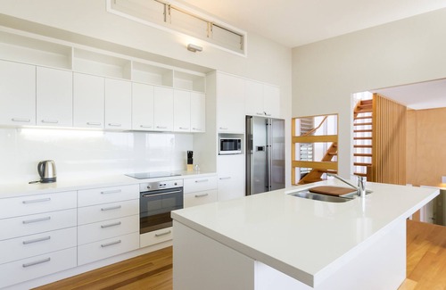 Point Lookout House | Architect designed 4 bedroom house with ocean and bush views.