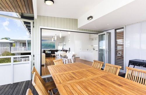 Point Lookout House | Architect designed 4 bedroom house with ocean and bush views.