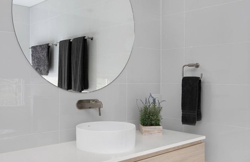 Burrawang House | Architect designed contemporary home in the heart of Burrawang Village