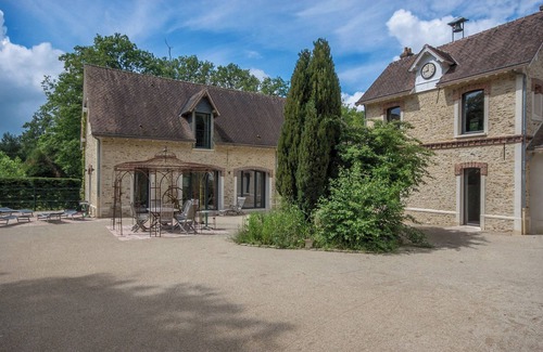 Orphin House | Architect-designed house for 8 people set in greenery. Near Rambouillet, Paris