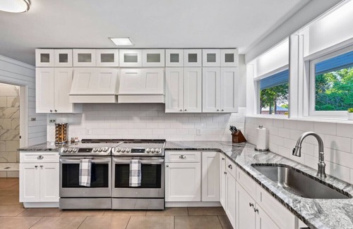 Sevierville House | Architect-Designed 6BR Mid-Century Retreat