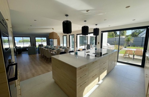 Saint-Pabu Villa | Architect-designed villa, heated indoor pool, 600 m from the beach, sleeps 15