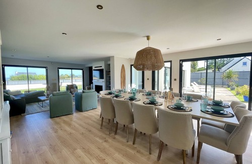 Saint-Pabu Villa | Architect-designed villa, heated indoor pool, 600 m from the beach, sleeps 15