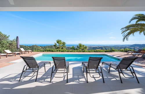 Istan Villa | Architect designed villa with amazing views - 10 minutes to Puente Romano resort