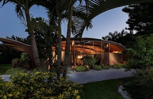 Golden Beach House | Architectual Icon located on beautiful Venice Island