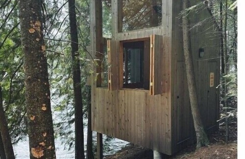 Highland Grove Cottage | Architectural Cottage on Baptiste Lake