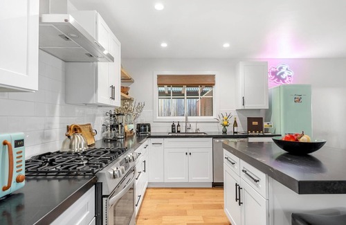 Los Olivos House | Architectural Farmhouse Retreat in Downtown Los Olivos, "The Flying Pig"