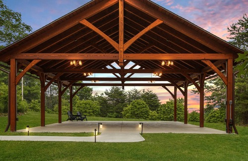 Warfordsburg House | Architectural Havel w/ Stunning Views | 6BR/4BA | Pavillion & Pickleball + Hot Tub | Sideling Hills