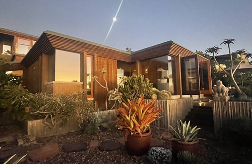 Beach Barber Tract House | Architectural Masterpiece on Windansea Beach - Family and Pet Friendly!