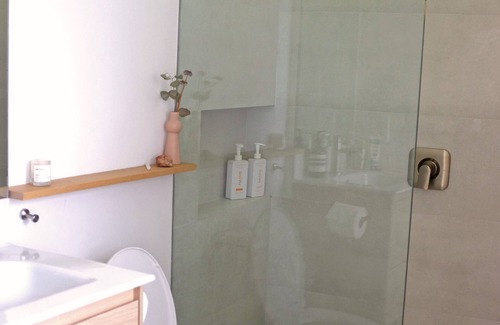 Venice House | Architectural Venice Beach Guesthouse with Sauna and Spa