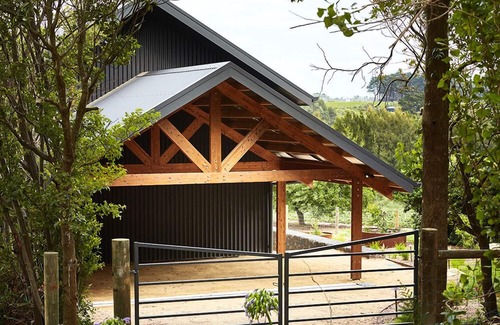 Main Ridge House | Architecturally designed stunning house close to peninsula wineries & beaches