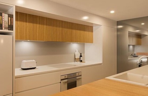 Chinatown Apartment | Architecturally Designed 2 Bedroom Apartment right by Parliament House