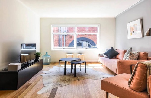 Chinatown Apartment | Architecturally Designed 2 Bedroom Apartment right by Parliament House