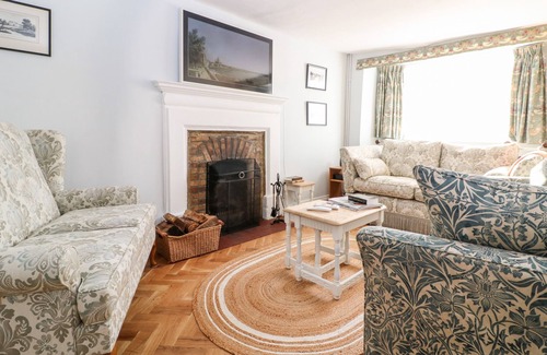 Burford House | ARCHWAY COTTAGE, family friendly, with a garden in Burford