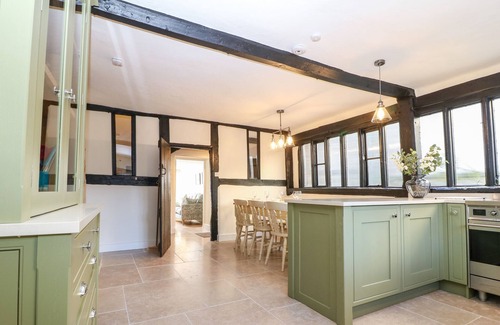 Burford House | ARCHWAY COTTAGE, family friendly, with a garden in Burford