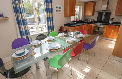 St Davids Cottage | ARCHWAY HOUSE, pet friendly, with a garden in St Davids