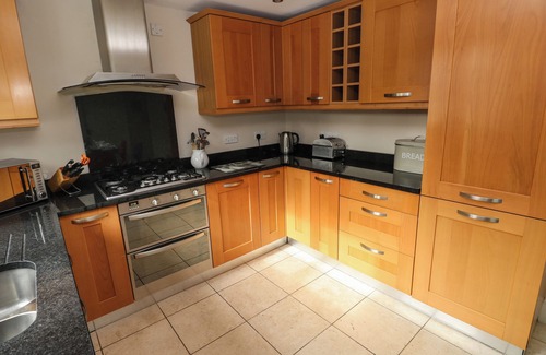 St Davids Cottage | ARCHWAY HOUSE, pet friendly, with a garden in St Davids