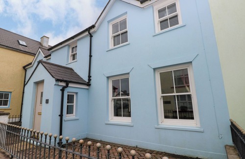 St Davids Cottage | ARCHWAY HOUSE, pet friendly, with a garden in St Davids