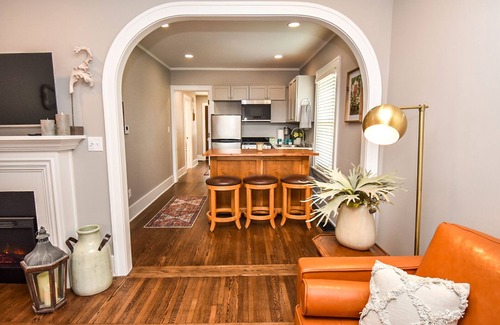 Peoria Heights House | Archway In The Heights- Just Steps Away From It All
