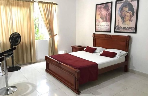 Cali Apartment | Arco Apartasuites Apartment 9 -NO A/C-