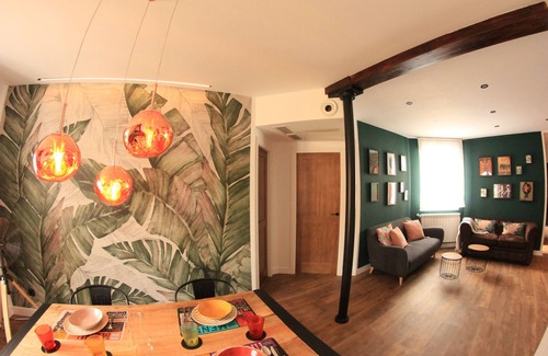 Leon Apartment | ARCO LEÓN APARTMENT, OUR ROCKER APARTMENT!