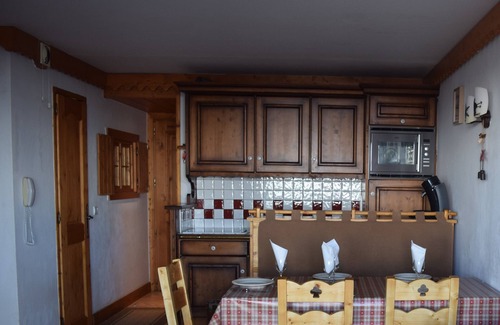 Arc-1800 Apartment | Arcs 1800: Apart. comfortable, swimming pool, ski-in ski-out, garage, view Mont-Blanc