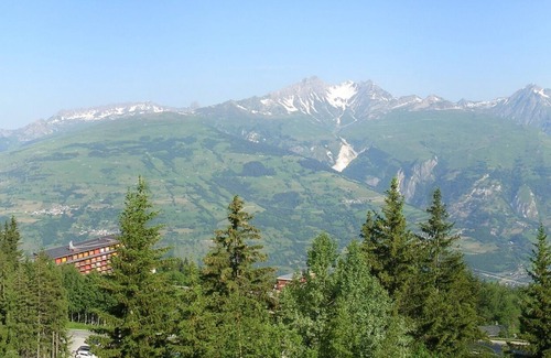 Arc-1800 Apartment | Arcs 1800: Apart. comfortable, swimming pool, ski-in ski-out, garage, view Mont-Blanc