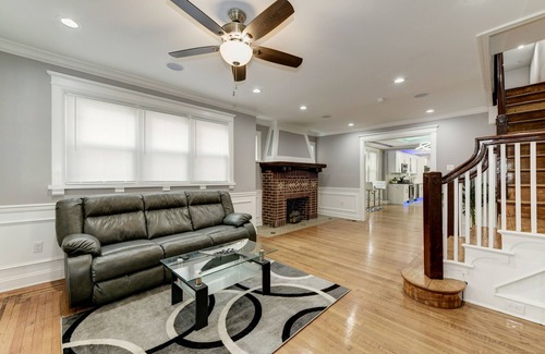 Primos Secane House | Ardelia's Place - Luxurious, Elegant & Comfortable Family-Sized Home!