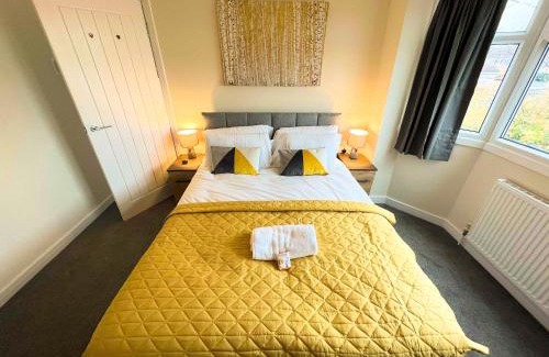 Bloxwich House | Arden House -Modern, Stylish 3-bed near Solihull, NEC, Resorts World, Airport,HS2