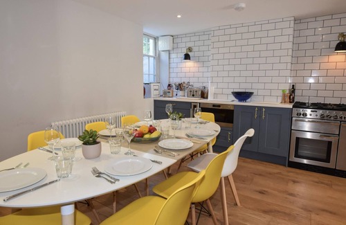 Ryde House | Arden Villa in Ryde with 4 bedrooms and 2 bathrooms