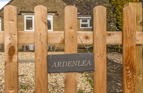 Bourton Cottage | Ardenlea - a cotswold cottage that sleeps 4 guests in 2 bedrooms