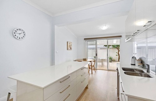 Mount Pleasant House | Ardross Delight | Gem with Pool, Garden & Parking
