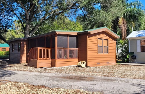 Lake Panasoffkee Cabin | Are a prefect weekend retreat or long term winter vacation home.