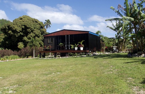 Arorangi Apartment | 'ARE PEPE is a unique large one bedroom container style unit.