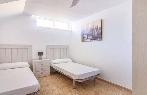 Cabo de Palos House | Are you dreaming of a vacation by the sea with the whole family? Then take a closer look at this bea