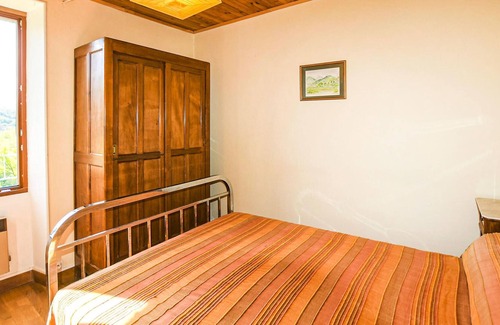 Le Poet-Celard House | Are you ready to spend your vacation in an authentic and rustic cottage and private garden with view