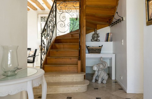 Louveciennes House | AREA OF TWO DOORS