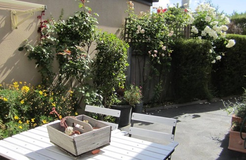 Evandale Cottage | Arendon Cottage - Charming Accommodation in the heart of historic Evandale.