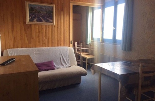 Arette Apartment | Arette: Large studio for 6 near slopes, parking, dishwasher