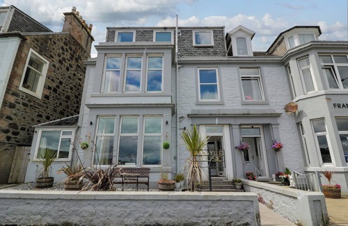 Rothesay Cottage | ARGYLE HOUSE, pet friendly, with hot tub in Rothesay, Isle Of Bute