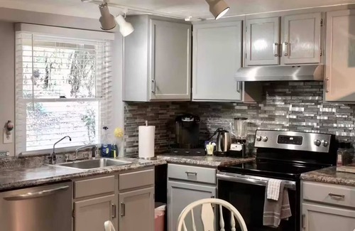 Sea Scape Apartment | Argyles Place 3 beds/Spa bath/kitchen pet friendly