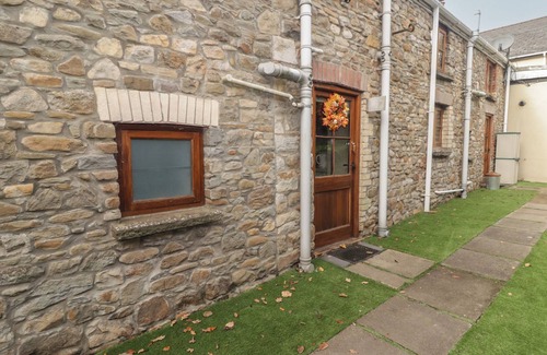 Cwmbach Cottage | ARIAN, pet friendly, character holiday cottage in Aberdare