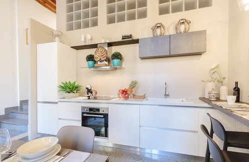 Lucca Historical Center Apartment | ARIAS APARTMENT in the iconic Piazza San Michele