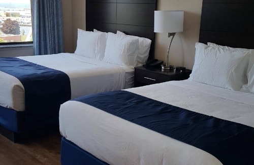 Lorain Hotel | Ariel Broadway Hotel