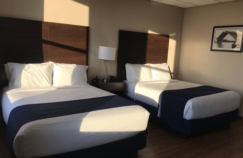 Lorain Hotel | Ariel Broadway Hotel